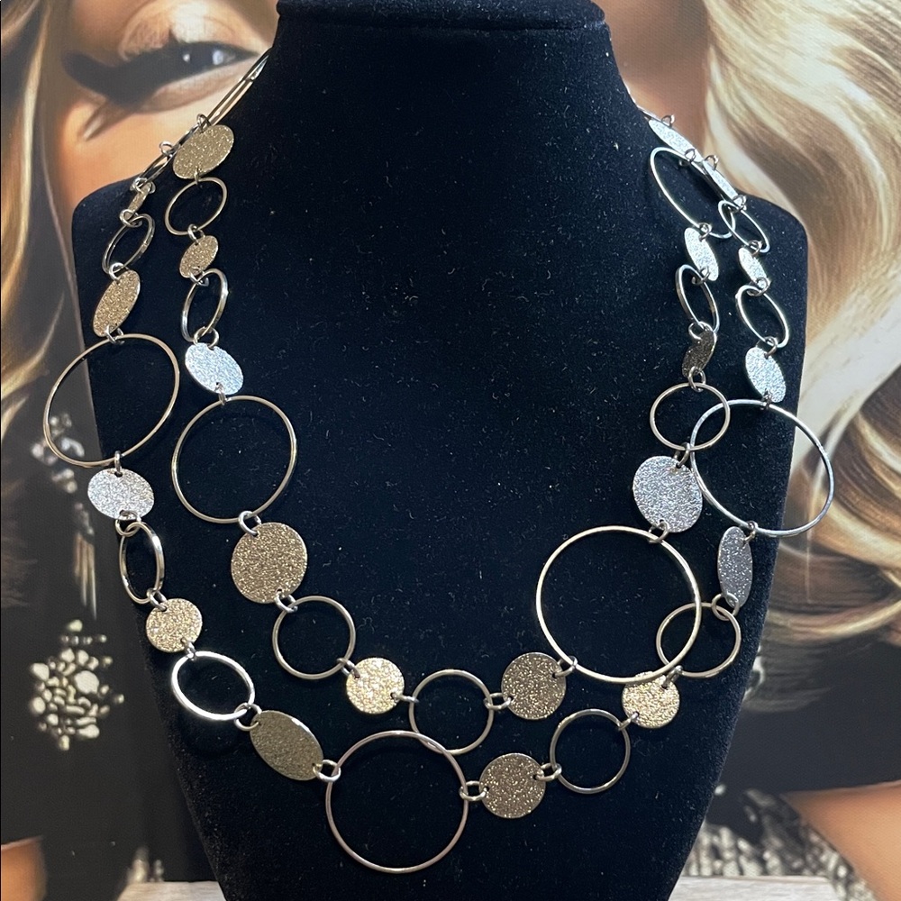 Elegant Silver and Gold Circle Necklace